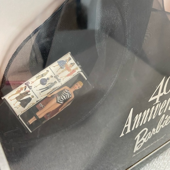 Barbie 40th Anniversary Doll Collector Edition - Picture 10 of 10